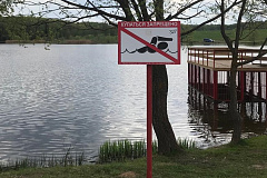 На водоемах района Вороново заменят знаки безопасности