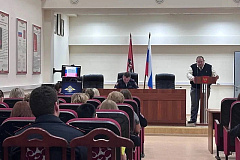Сотрудникам полиции УВД по ТиНАО провели лекцию, посвящённую Дню России