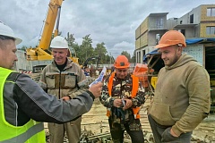 Адресные профилактические беседы на стройплощадке в микрорайоне «Центральный»: разъяснение норм законодательства Российской Федерации о противодействии незаконному обороту наркотиков