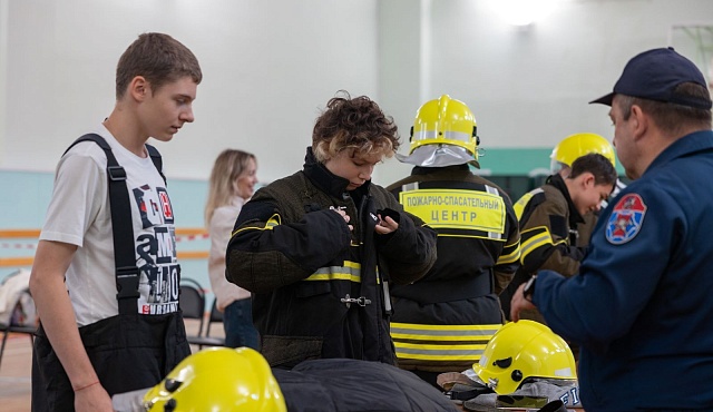 Два потока, одна команда и целое лето открытий: в столице прошло торжественное закрытие восьмого сезона профориентационного проекта «ПРОГероев»