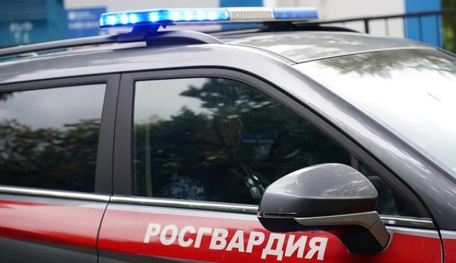 Московские росгвардейцы задержали нетрезвого пациента поликлиники, угрожавшего врачу ножом