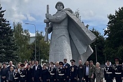 Сотрудники полиции Отдела МВД России «Бекасовский» приняли участие в церемонии установки закладного камня для памятника «Подвиг ваш бессмертен»