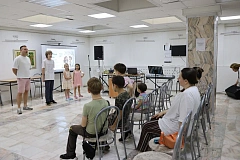 Караоке-программа «Веселые нотки» прошла в ДК «Дружба»
