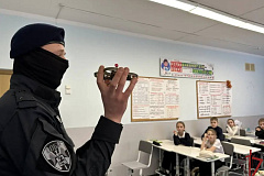 Сотрудники спецподразделения столичного главка Росгвардии провели Урок мужества