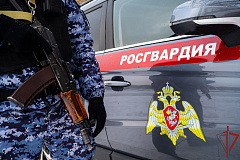 Столичные росгвардейцы задержали мужчину за хулиганство в торговом центре